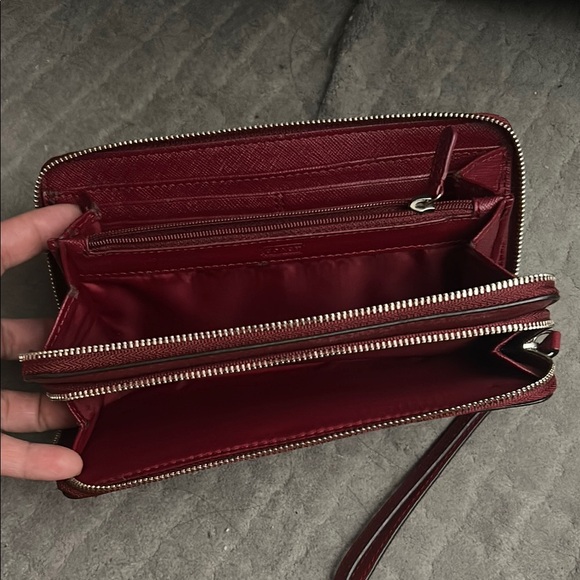 Coach Classic Maroon Leather Wallet - Picture 6 of 8
